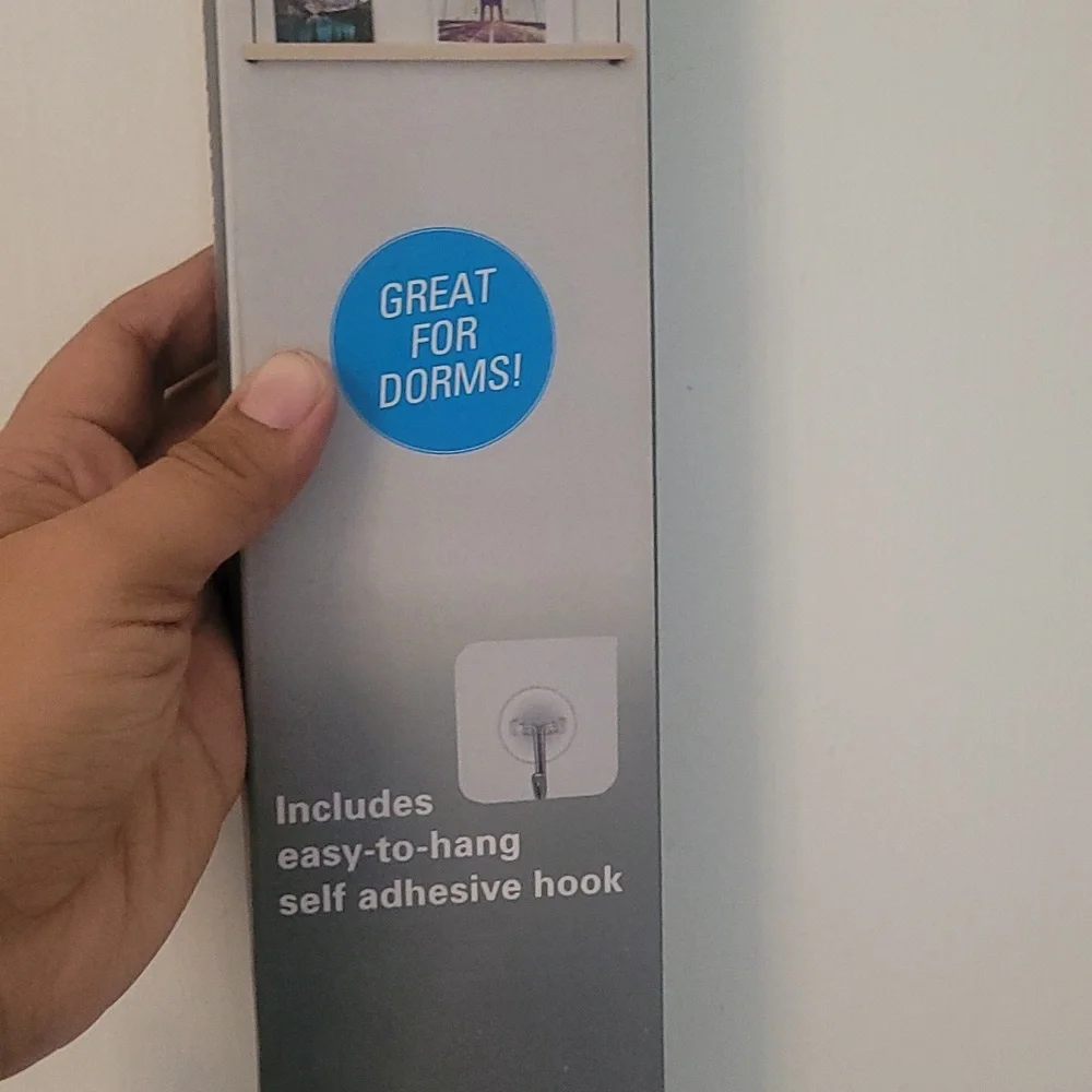 NWT magnetic photo hanger